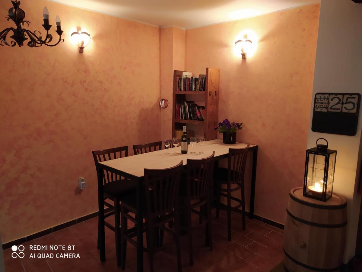Castle-Wall-Inn Mikulov Extérieur photo